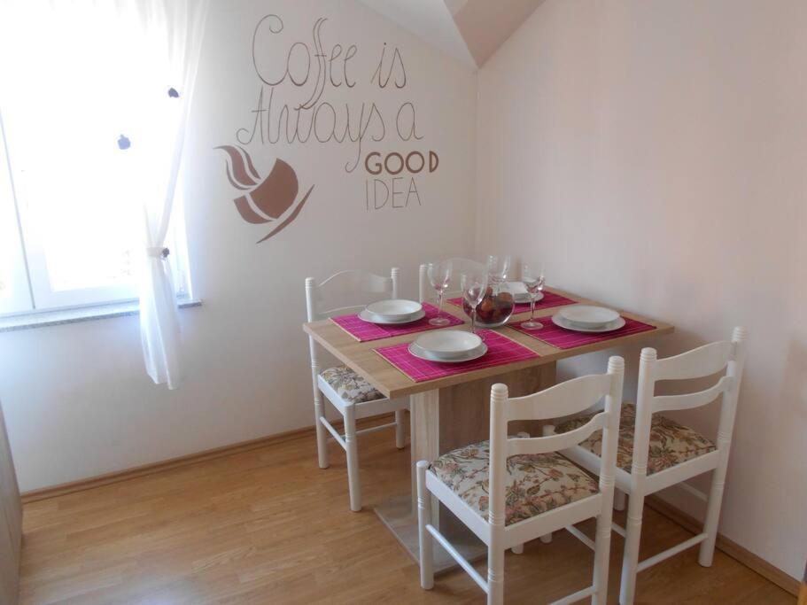 Apartment Luna 4 Person Брибир Екстериор снимка