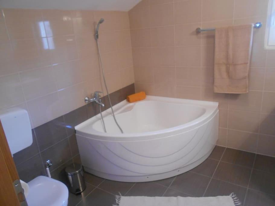 Apartment Luna 4 Person Брибир Екстериор снимка