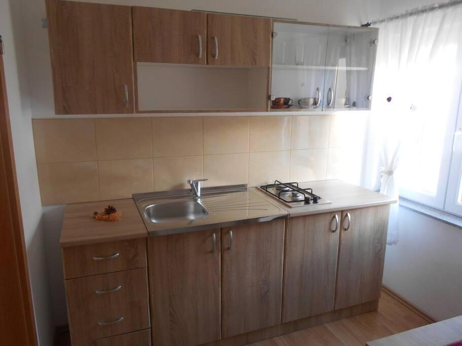 Apartment Luna 4 Person Брибир Екстериор снимка