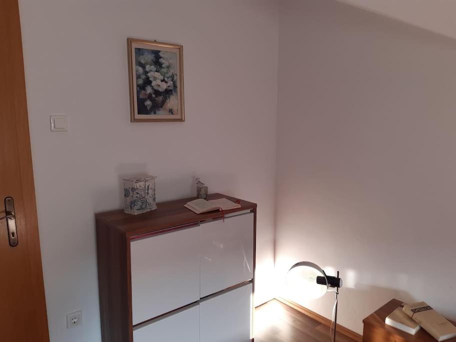 Apartment Luna 4 Person Брибир Екстериор снимка